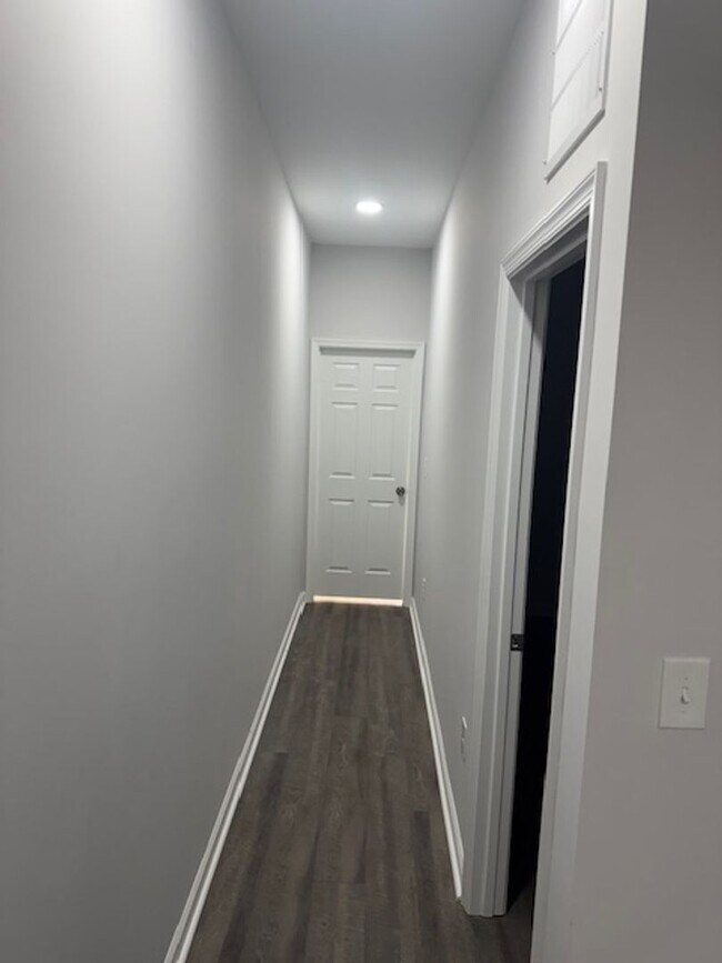 Building Photo - Beautifully Updated Townhome in Prime Location – Move-In Ready!