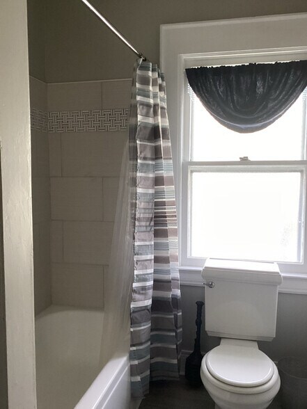 Building Photo - 269 W Borden Ave