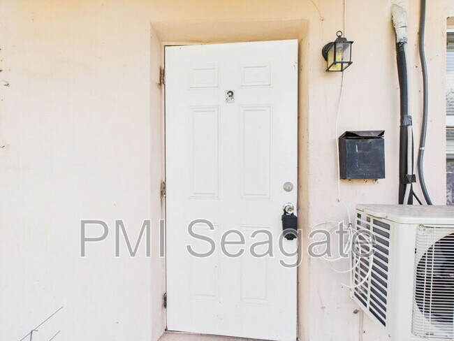 Building Photo - 2711 NW 1st St