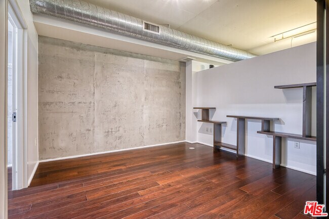 Building Photo - 1100 S Hope St
