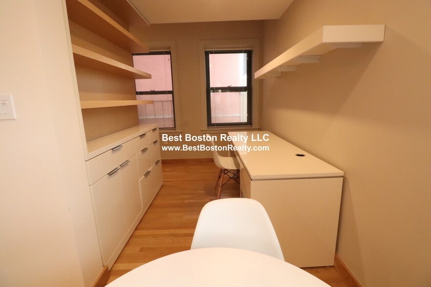 Building Photo - 115 Mt Auburn St