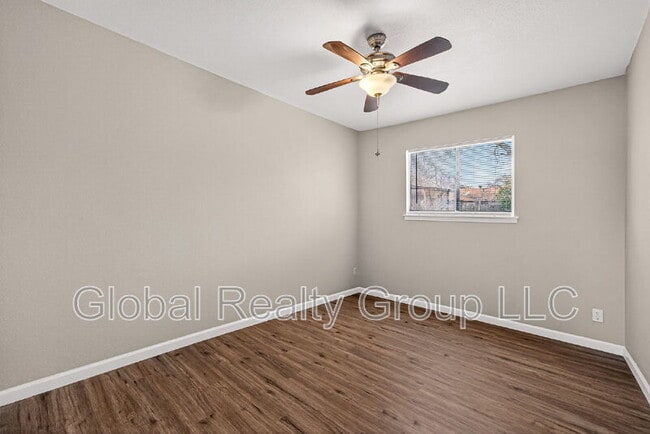 Building Photo - 301 Deborah Dr