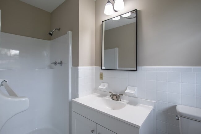 Building Photo - ONE YEAR LEASE WITH POSSIBLE LEASE PURCHAS...