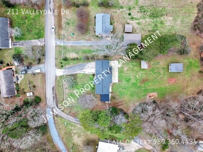 Building Photo - 211 Valleydale Dr