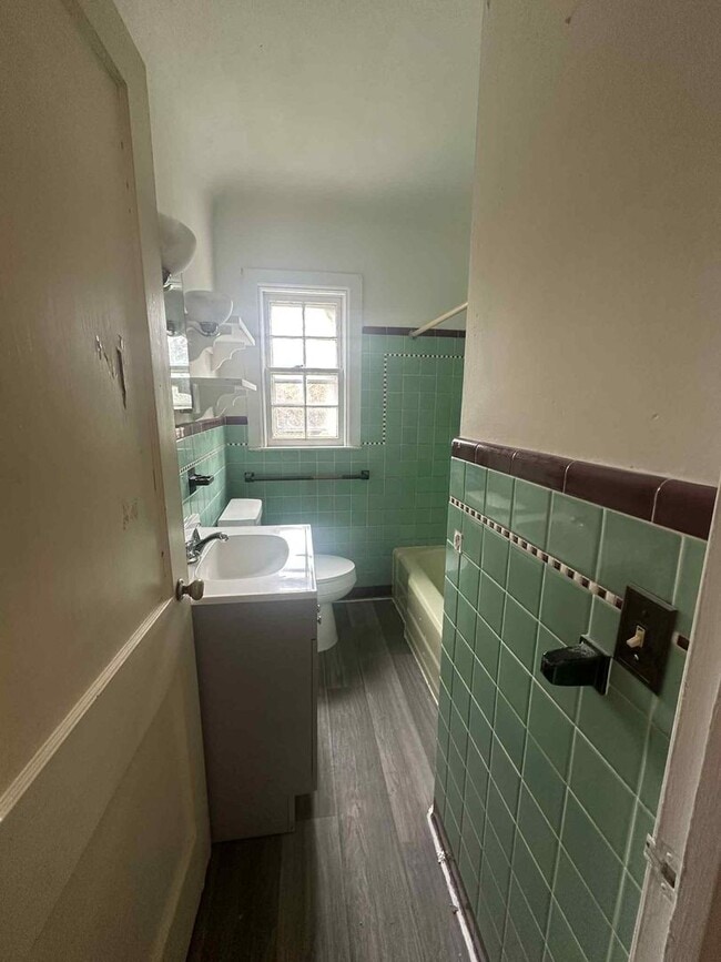 Building Photo - 3 Bed/1 Bath House