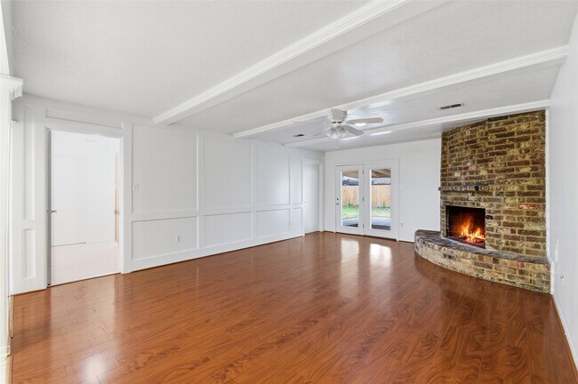 Building Photo - 2115 Oak Shores Dr