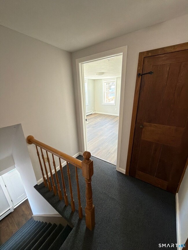 Building Photo - 610 Ives Row