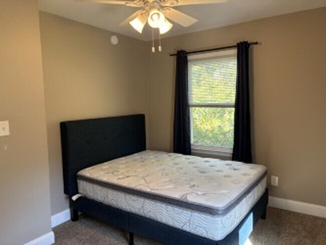 Building Photo - Beautiful home in Emerald Isle.