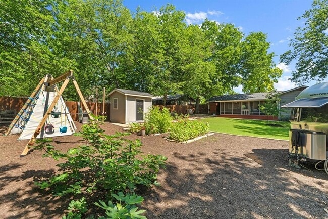 Building Photo - 3207 Carol Ann Dr