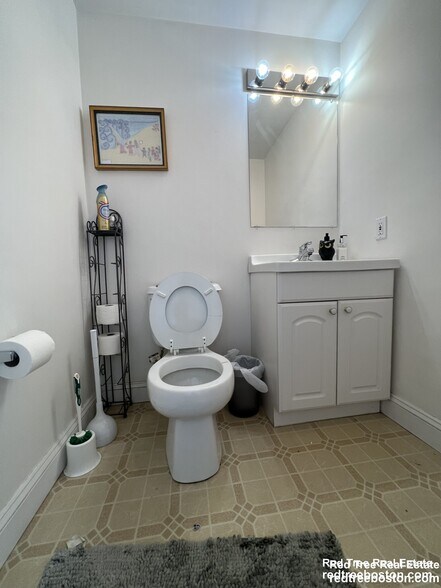 Building Photo - 8-10 Glencoe St. Unit 5