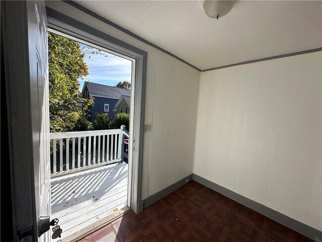 Building Photo - 24 Vale St