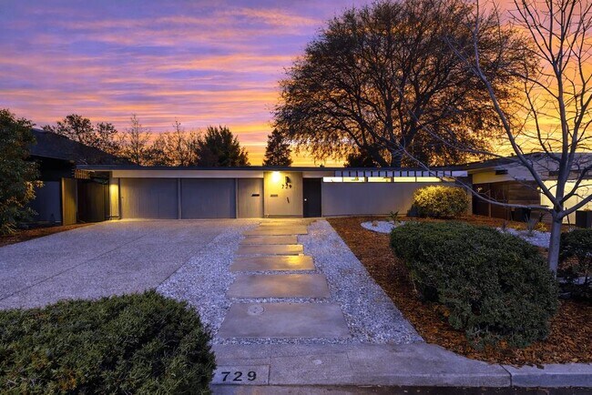 Building Photo - 729 Stendhal Ln