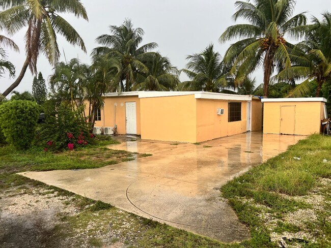 Primary Photo - 1236 Peak Rd