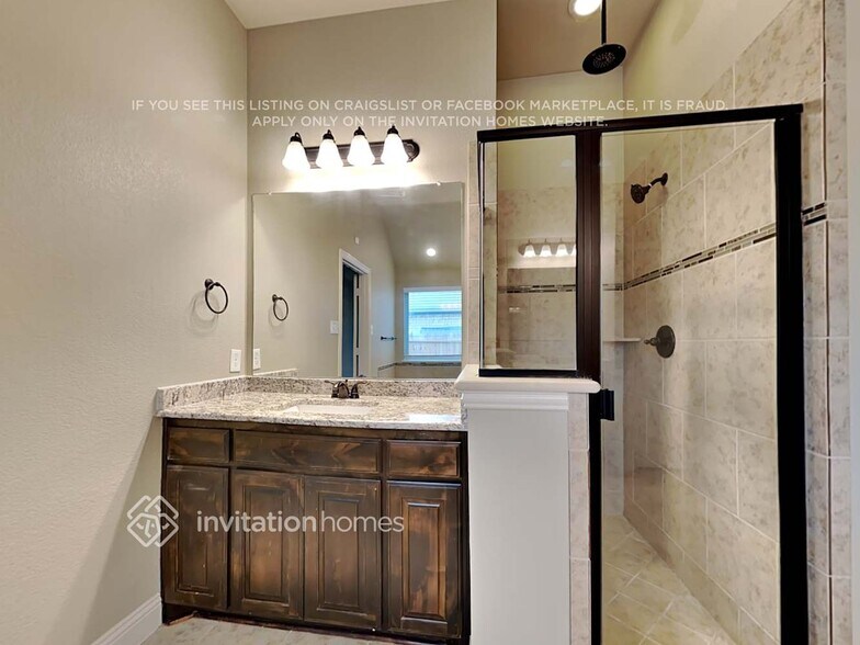 Building Photo - 5629 Park View Dr