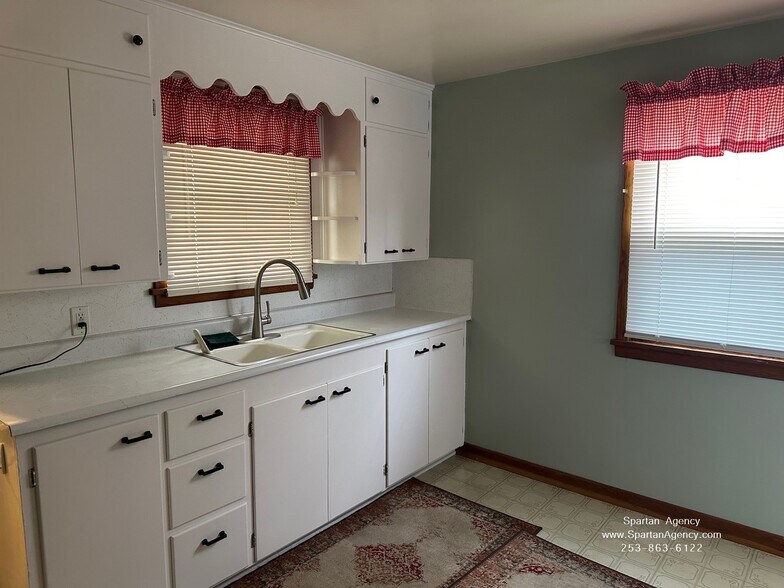 Building Photo - 509 16th St SW