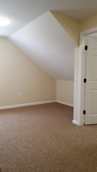 Living Room - 27 High St