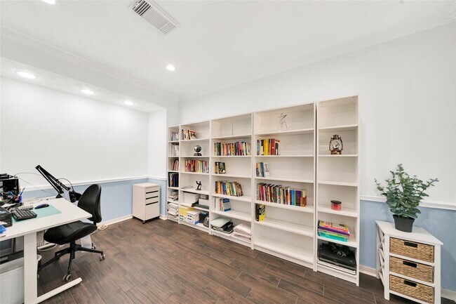 Building Photo - 5522 Brookhollow Oaks Trail