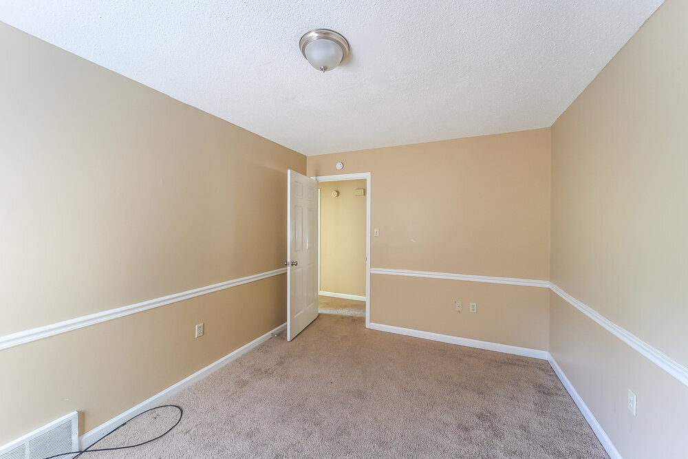 Building Photo - 6770 Lake Point Cir