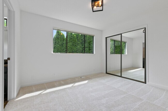 Building Photo - 4Bd/3Ba Seattle House