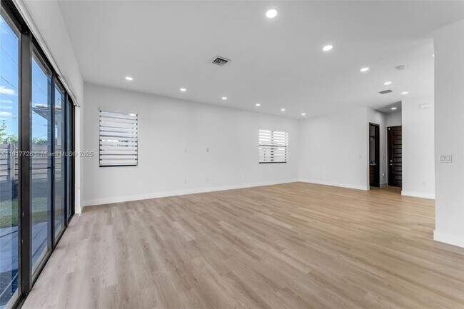 Building Photo - 16175 SW 136th Terrace