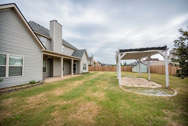 Building Photo - Beautiful home available today!