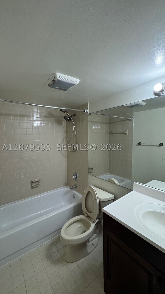 Building Photo - 720 Coral Wy