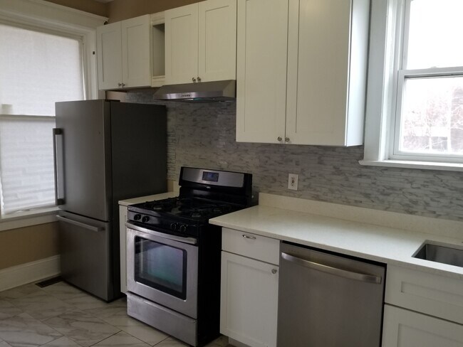 Kitched - 5743 S Green St