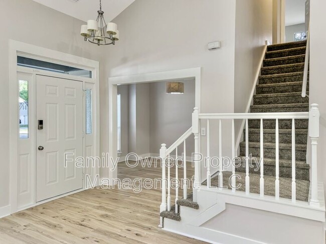 Building Photo - 105 Mallory Dr