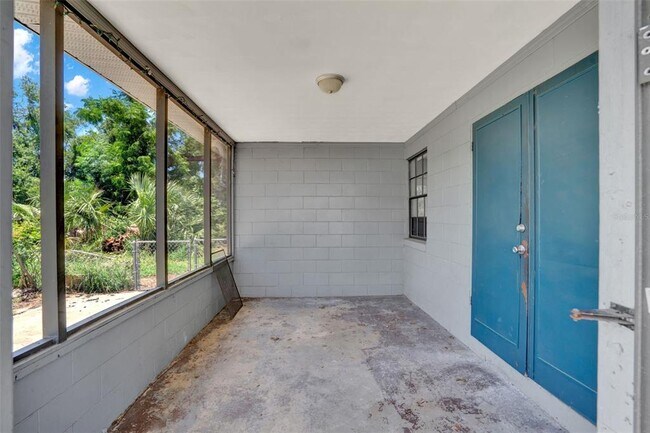 Building Photo - 1220 Morin St