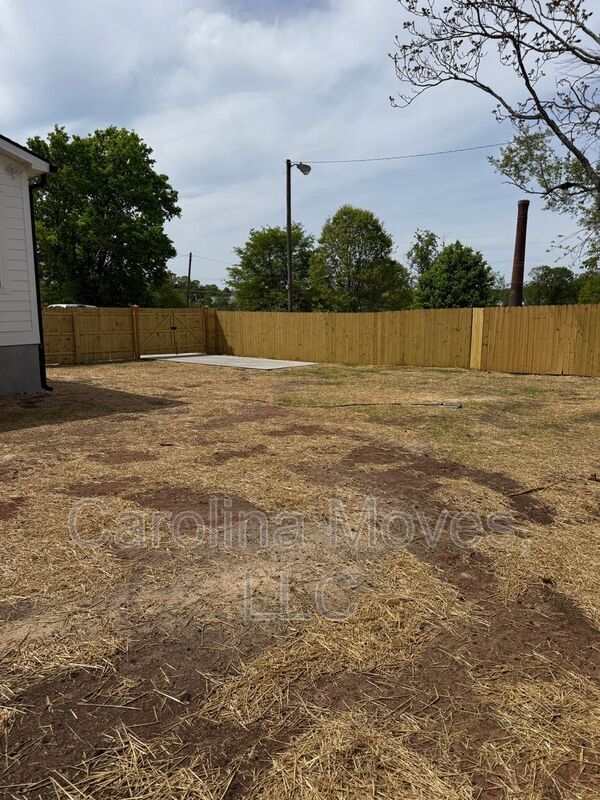 Building Photo - 7 2nd Ave