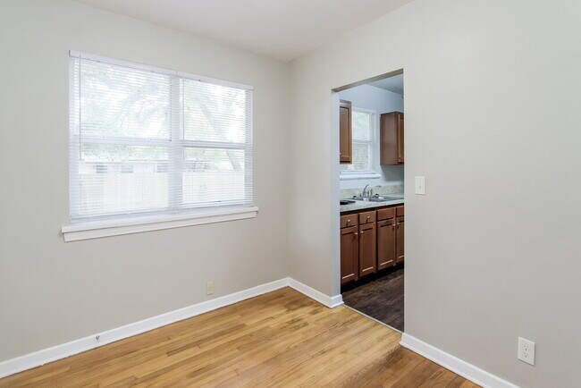 Building Photo - 6020 Woodside Dr