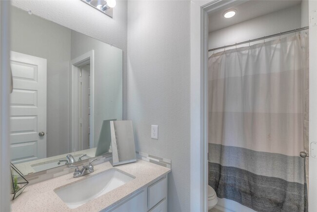 Building Photo - 15006 La Strada Dr