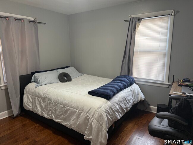 Building Photo - 507 Queen St