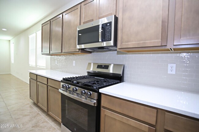 Building Photo - 977 W Finch Dr