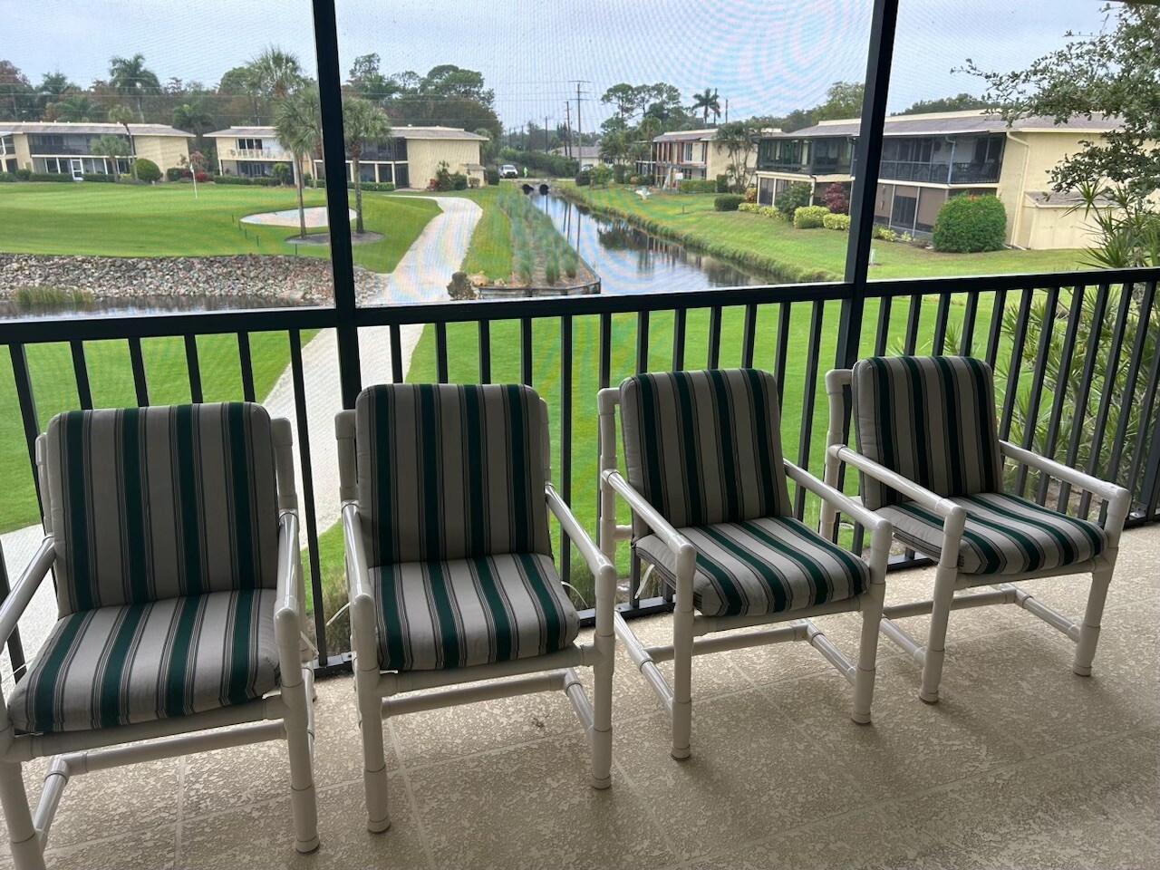 Building Photo - 372 Palm Dr