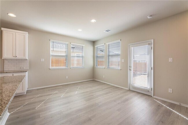 Building Photo - 220 Trailside Ln