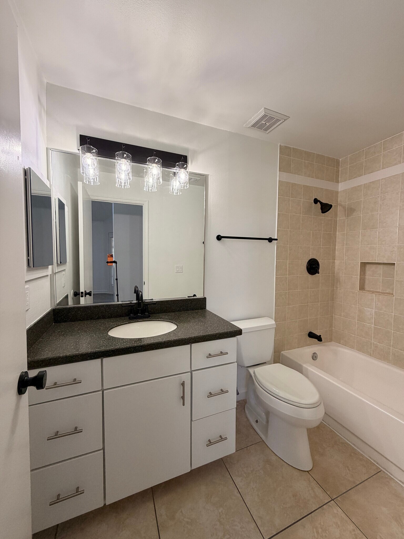 Building Photo - 6028 Westgate Dr