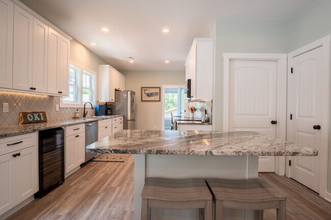 Building Photo - GORGEOUS OFF-SEASON RENTAL