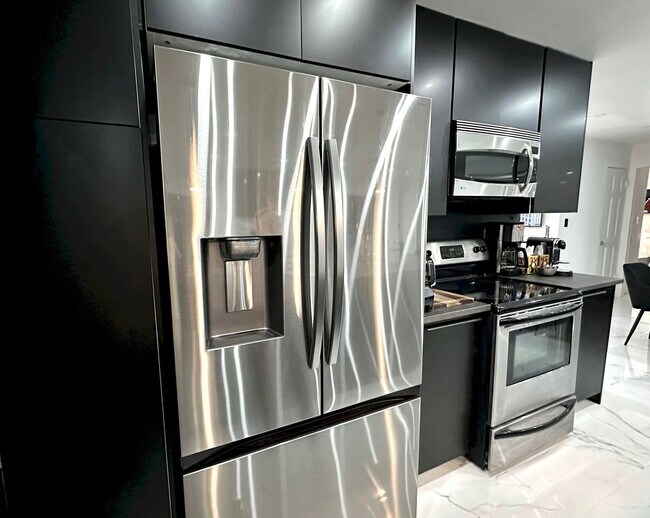 Building Photo - 5700 Saddlebrook Way