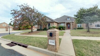 Building Photo - 4304 NW 164th Terrace