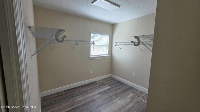 Building Photo - 410 4th St