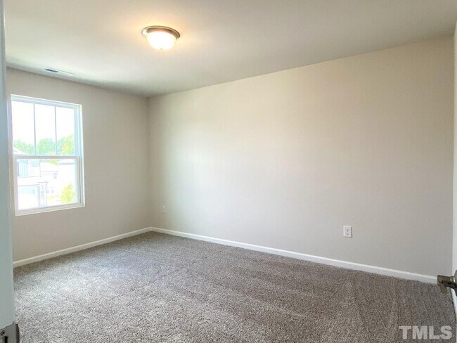 Building Photo - 4 Bedroom Sinele Family Detached Home for ...