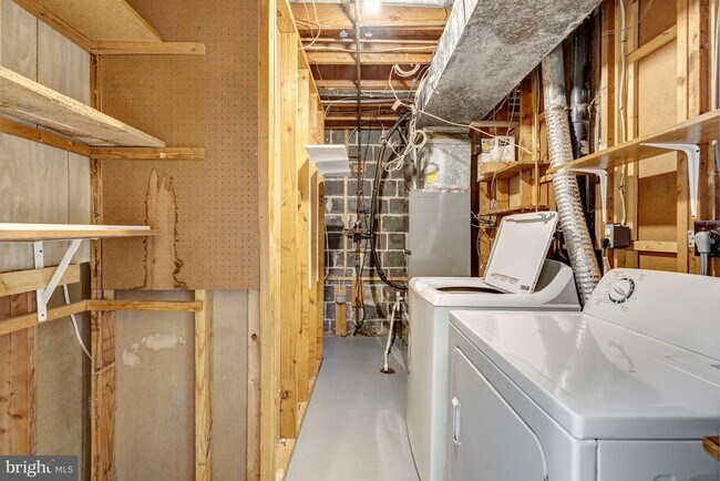 Building Photo - 7065 Leewood Forest Dr