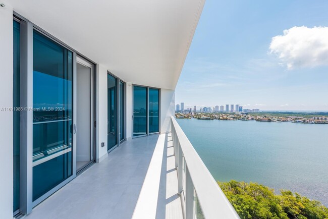 Building Photo - 17111 Biscayne Blvd