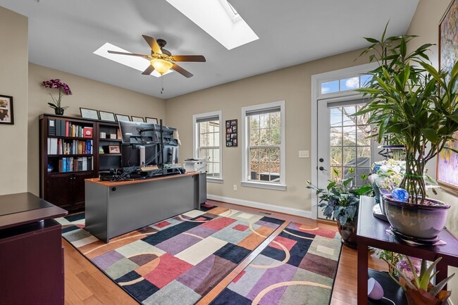 Building Photo - 1923 Strathmore Dr