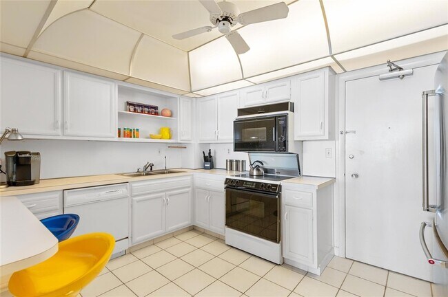 Building Photo - 3850 Galt Ocean Dr