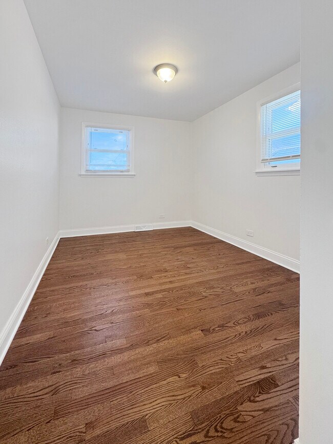 Building Photo - 9052 W 92nd St