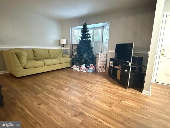 Building Photo - 13 Aviary St