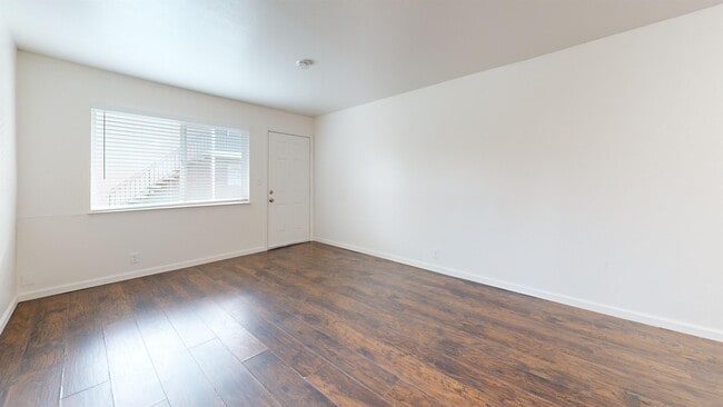 Building Photo - 1558 Bridge St