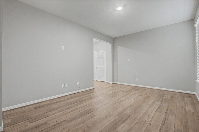 Building Photo - 7219 Escondido Dr